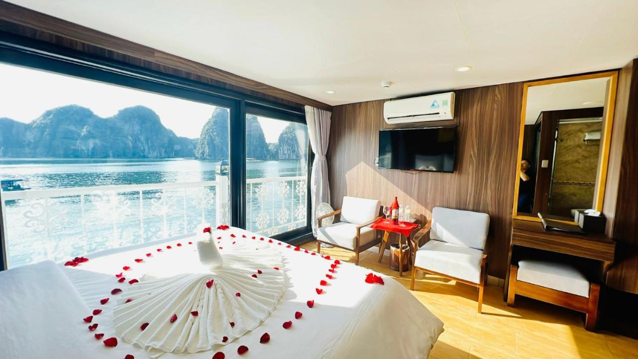 Отель Unicharm Cruise Халонг Экстерьер фото